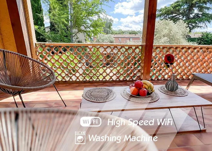 Free Car Parking - Garden - Close To Ramparts