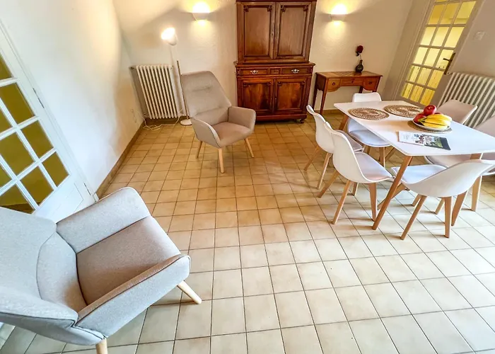 Free Car Parking - Garden - Close To Ramparts